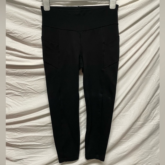 Beautiful Cabi capri leggings - Picture 1 of 4